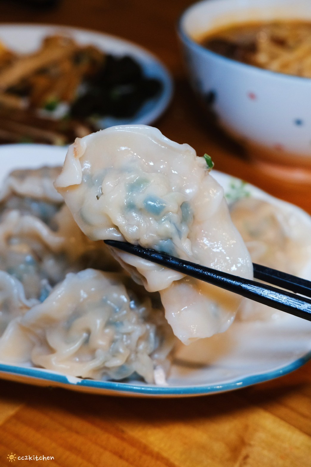 台東隱藏版超大顆爆餡手工水餃!「豐里食堂」安東塑膠旁的眷村味麵食館,藝人常常造訪的隱藏版食堂,賣著大顆又好吃的手工水餃、美味的紅燒牛肉拉麵! - 第33張圖