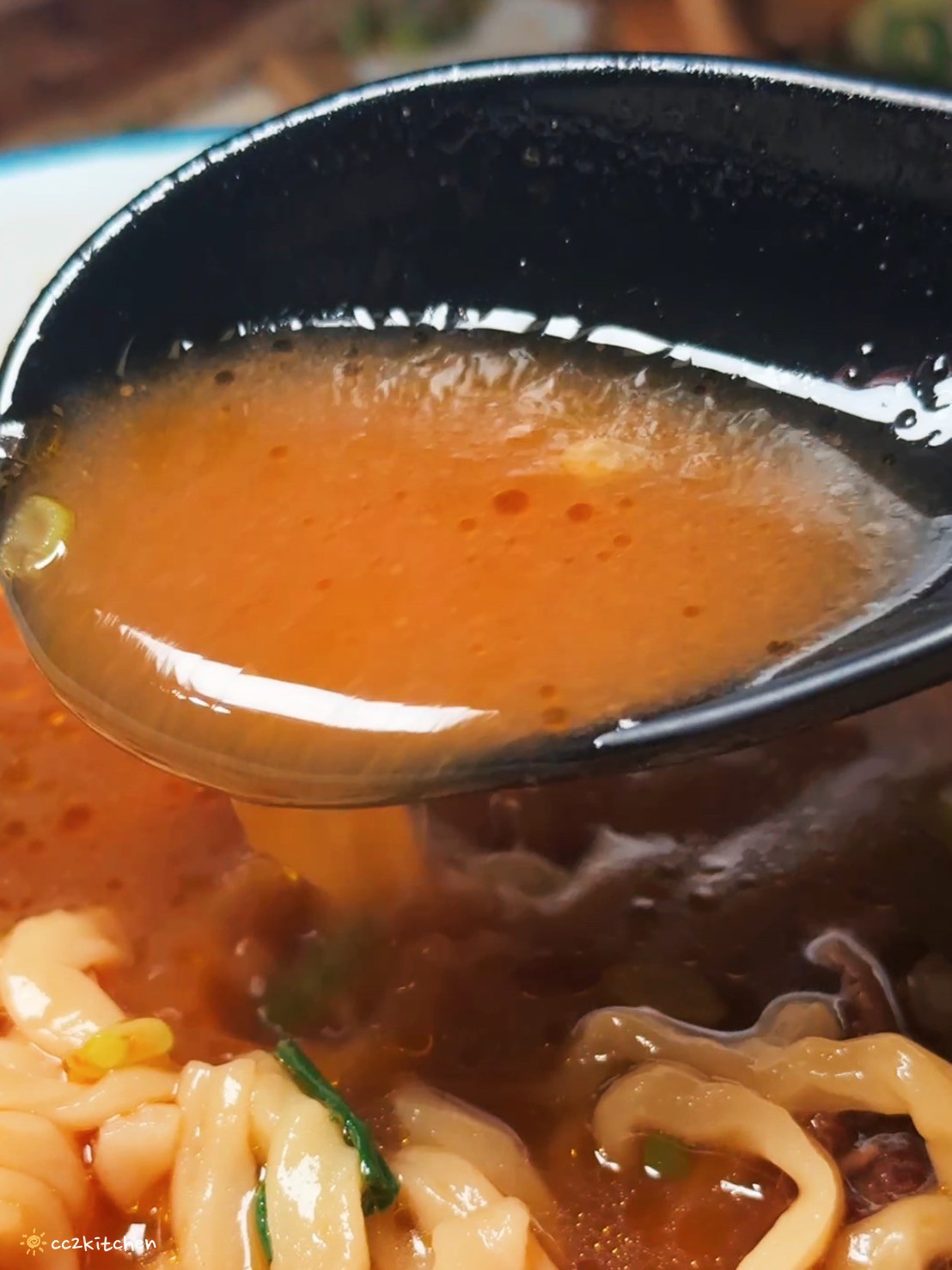 台東隱藏版超大顆爆餡手工水餃!「豐里食堂」安東塑膠旁的眷村味麵食館,藝人常常造訪的隱藏版食堂,賣著大顆又好吃的手工水餃、美味的紅燒牛肉拉麵! - 第25張圖