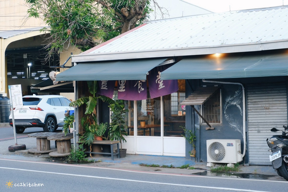 台東隱藏版超大顆爆餡手工水餃!「豐里食堂」安東塑膠旁的眷村味麵食館,藝人常常造訪的隱藏版食堂,賣著大顆又好吃的手工水餃、美味的紅燒牛肉拉麵! - 第12張圖
