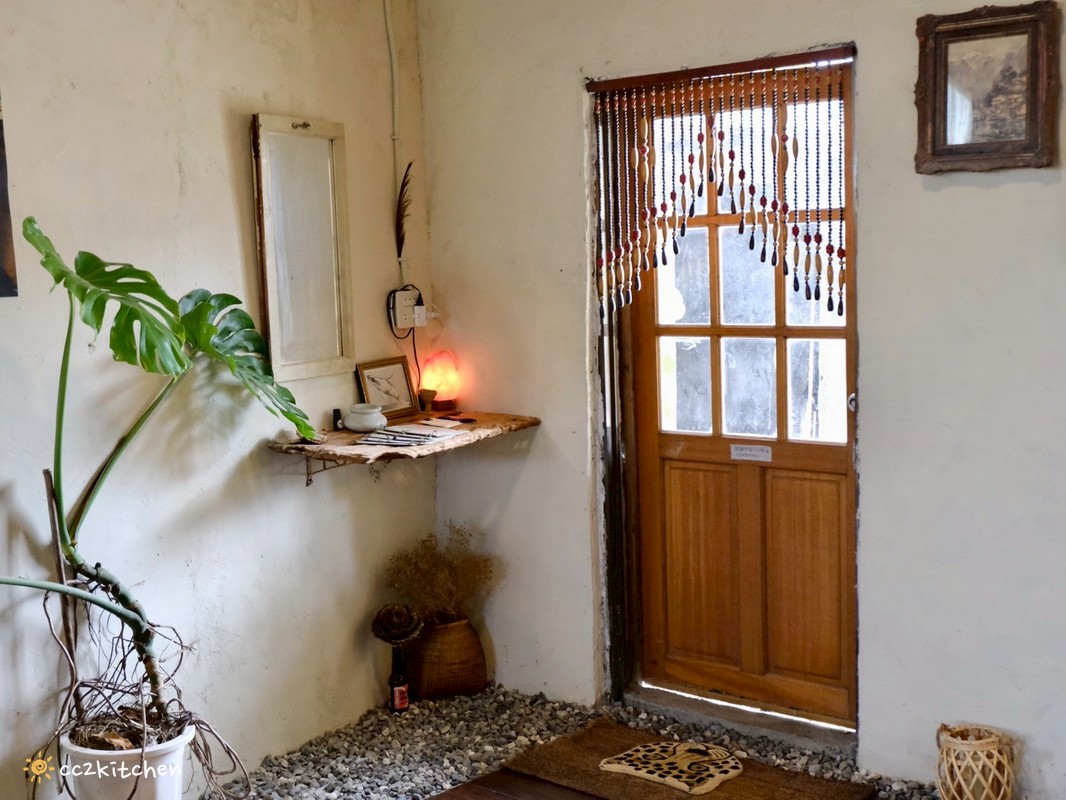 台東鹿野秘境咖啡廳「南島百合Lily Of Island Eatery」,隱身在鹿野中興崗哨旁的鄉村風療癒系小店,提供咖啡、茶酒、現打果汁與友善土地蔬食料理。 - 第22張圖