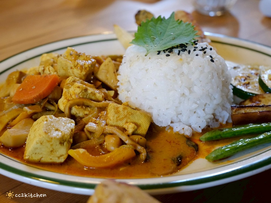 台東鹿野秘境咖啡廳「南島百合Lily Of Island Eatery」,隱身在鹿野中興崗哨旁的鄉村風療癒系小店,提供咖啡、茶酒、現打果汁與友善土地蔬食料理。 - 第44張圖