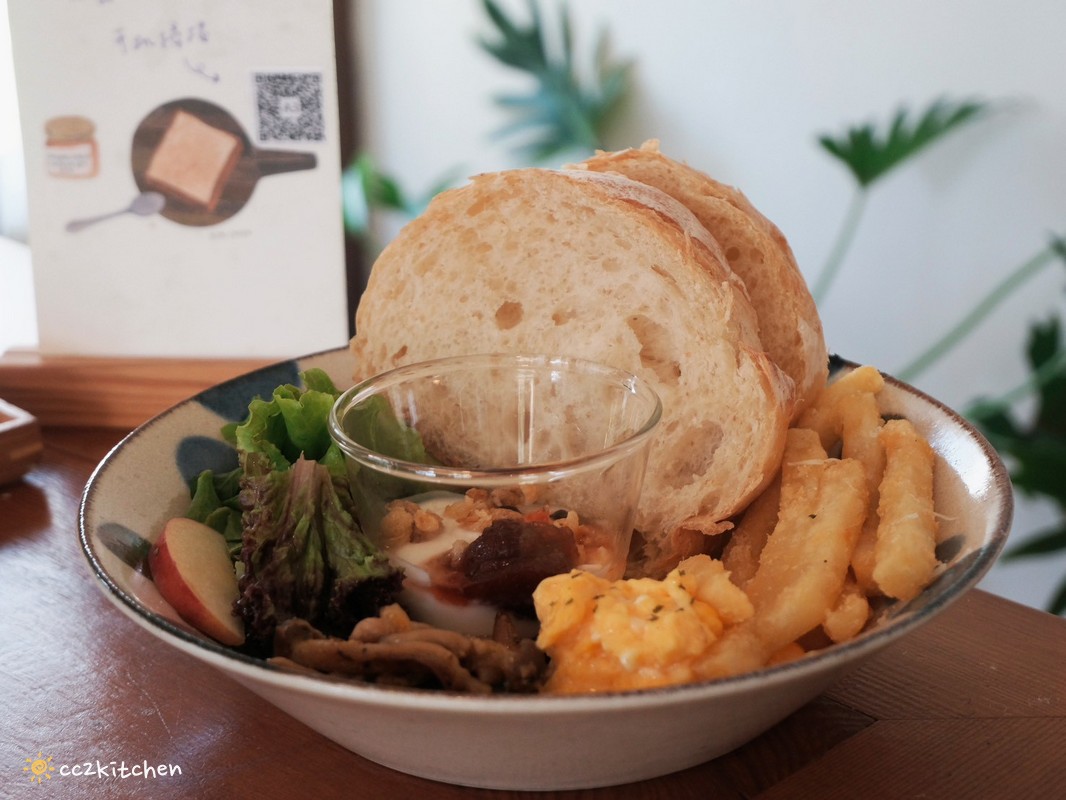 台南早午餐「之間&家.料理」,隱藏在巷弄內的日雜ZAKKA風溫馨小店,全日供餐的溫暖手作料理(可預約訂位)。 - 第34張圖