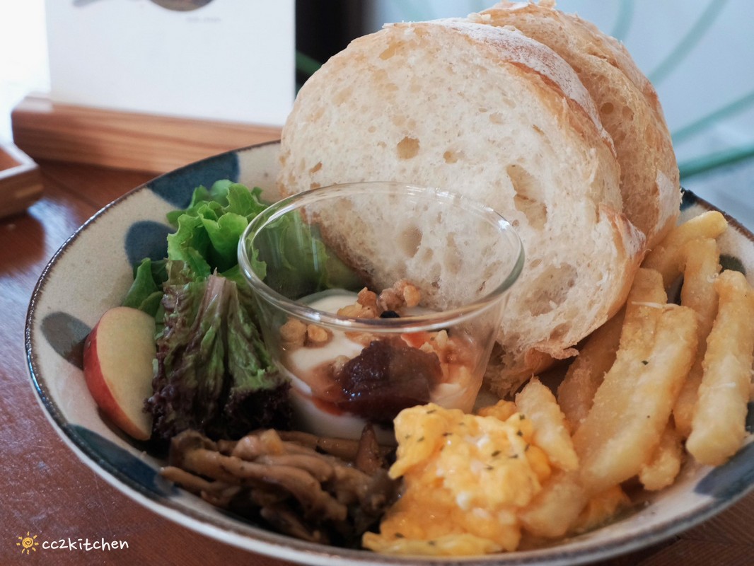 台南早午餐「之間&家.料理」,隱藏在巷弄內的日雜ZAKKA風溫馨小店,全日供餐的溫暖手作料理(可預約訂位)。 - 第35張圖