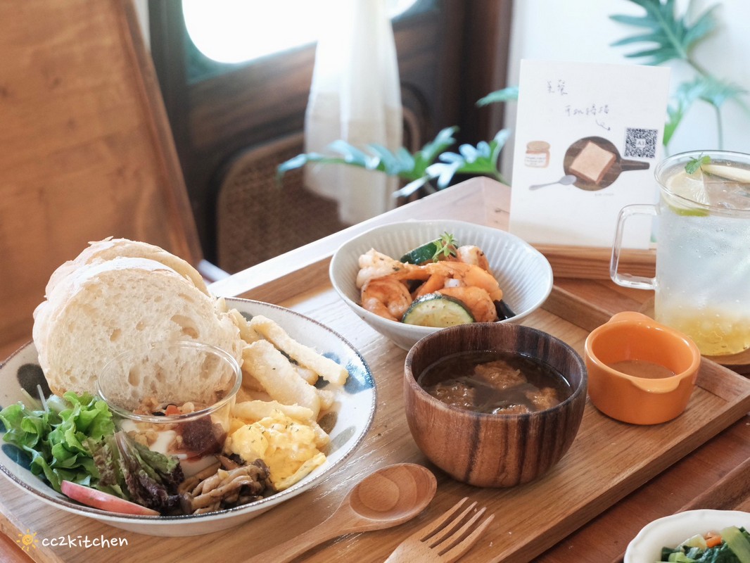台南早午餐「之間&家.料理」,隱藏在巷弄內的日雜ZAKKA風溫馨小店,全日供餐的溫暖手作料理(可預約訂位)。 - 第33張圖