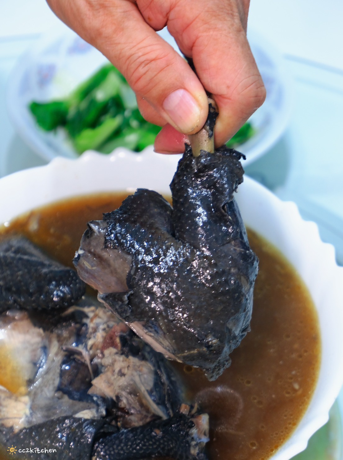 【團購美食推薦】i3Fresh愛上新鮮 x 吳秉承師傅聯名「黑蒜烏骨雞湯」開箱!天冷滋補的溫暖湯品,冬天全家共享的暖心好味道。 - 第14張圖