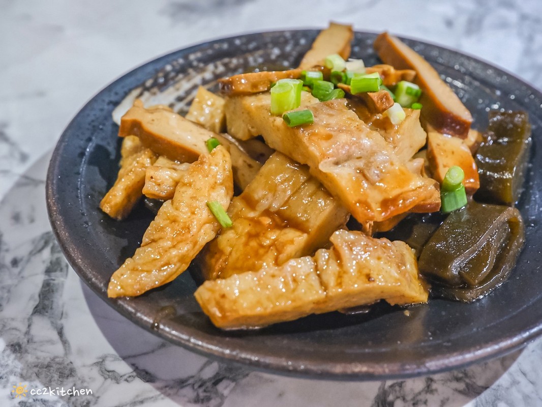 台東美食推薦「伊拜天地食堂 Ipay 」隱藏在鄉村間的小店，居然賣著好吃的砂鍋魚頭！地點鄰近台東機場、國立臺東專科學校～在地人私藏的台東小吃。