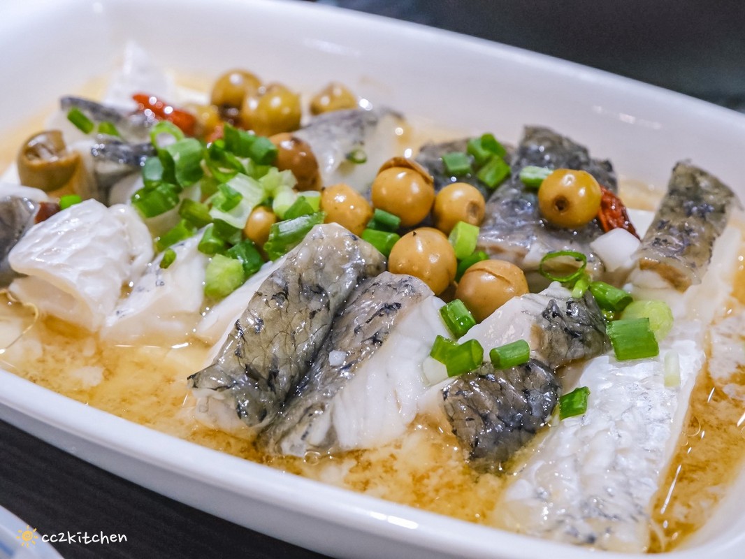 台東美食推薦「伊拜天地食堂 Ipay 」隱藏在鄉村間的小店，居然賣著好吃的砂鍋魚頭！地點鄰近台東機場、國立臺東專科學校～在地人私藏的台東小吃。