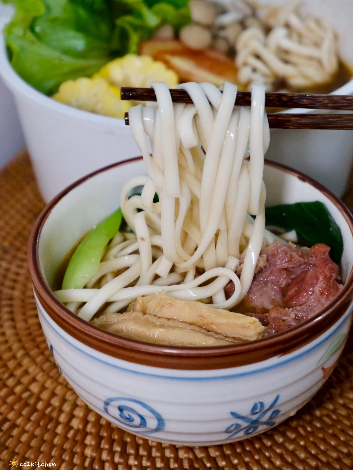 【團購美食開箱】i3Fresh 愛上新鮮 × 國宴大廚阿基師聯名「牛三寶老饕牛肉爐」,居家火鍋、牛三寶牛肉麵一次搞定!冷凍料理包快速上桌、暖心、暖胃又美味。 - 第14張圖 【團購美食開箱】i3Fresh 愛上新鮮 × 國宴大廚阿基師聯名「牛三寶老饕牛肉爐」,居家火鍋、牛三寶牛肉麵一次搞定!冷凍料理包快速上桌、暖心、暖胃又美味。