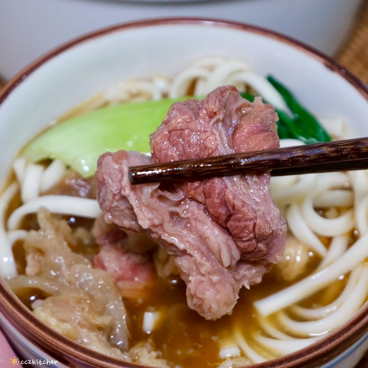 【團購美食開箱】i3Fresh 愛上新鮮 × 國宴大廚阿基師聯名「牛三寶老饕牛肉爐」,居家火鍋、牛三寶牛肉麵一次搞定!冷凍料理包快速上桌、暖心、暖胃又美味。 - 第17張圖 【團購美食開箱】i3Fresh 愛上新鮮 × 國宴大廚阿基師聯名「牛三寶老饕牛肉爐」,居家火鍋、牛三寶牛肉麵一次搞定!冷凍料理包快速上桌、暖心、暖胃又美味。