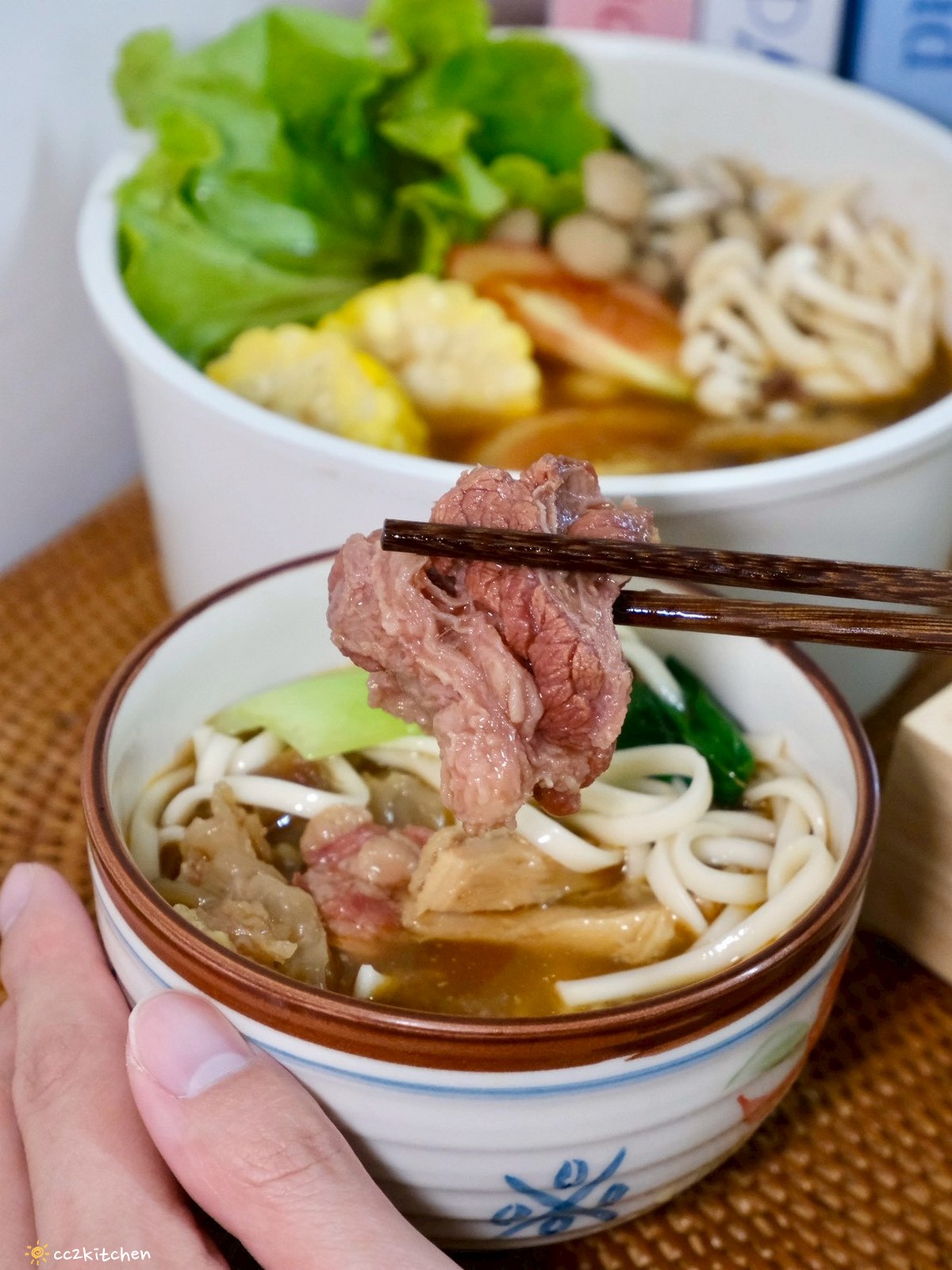 【團購美食開箱】i3Fresh 愛上新鮮 × 國宴大廚阿基師聯名「牛三寶老饕牛肉爐」,居家火鍋、牛三寶牛肉麵一次搞定!冷凍料理包快速上桌、暖心、暖胃又美味。 - 第19張圖 【團購美食開箱】i3Fresh 愛上新鮮 × 國宴大廚阿基師聯名「牛三寶老饕牛肉爐」,居家火鍋、牛三寶牛肉麵一次搞定!冷凍料理包快速上桌、暖心、暖胃又美味。