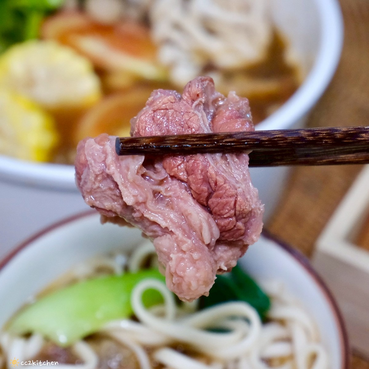 【團購美食開箱】i3Fresh 愛上新鮮 × 國宴大廚阿基師聯名「牛三寶老饕牛肉爐」,居家火鍋、牛三寶牛肉麵一次搞定!冷凍料理包快速上桌、暖心、暖胃又美味。 - 第18張圖 【團購美食開箱】i3Fresh 愛上新鮮 × 國宴大廚阿基師聯名「牛三寶老饕牛肉爐」,居家火鍋、牛三寶牛肉麵一次搞定!冷凍料理包快速上桌、暖心、暖胃又美味。