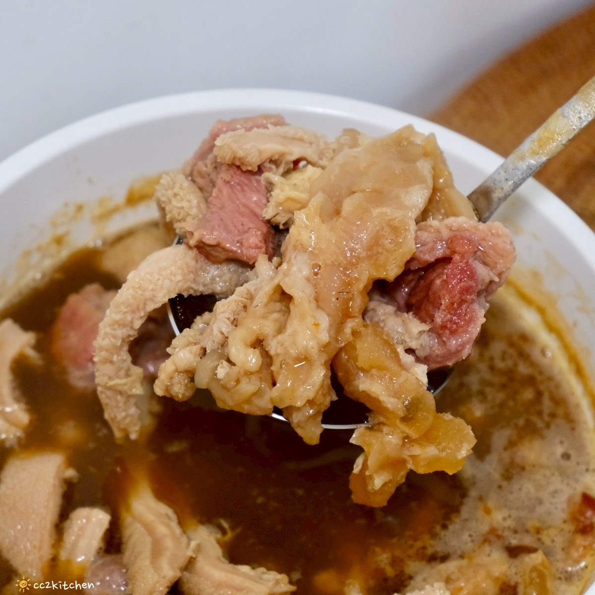 【團購美食開箱】i3Fresh 愛上新鮮 × 國宴大廚阿基師聯名「牛三寶老饕牛肉爐」,居家火鍋、牛三寶牛肉麵一次搞定!冷凍料理包快速上桌、暖心、暖胃又美味。 - 第7張圖 【團購美食開箱】i3Fresh 愛上新鮮 × 國宴大廚阿基師聯名「牛三寶老饕牛肉爐」,居家火鍋、牛三寶牛肉麵一次搞定!冷凍料理包快速上桌、暖心、暖胃又美味。