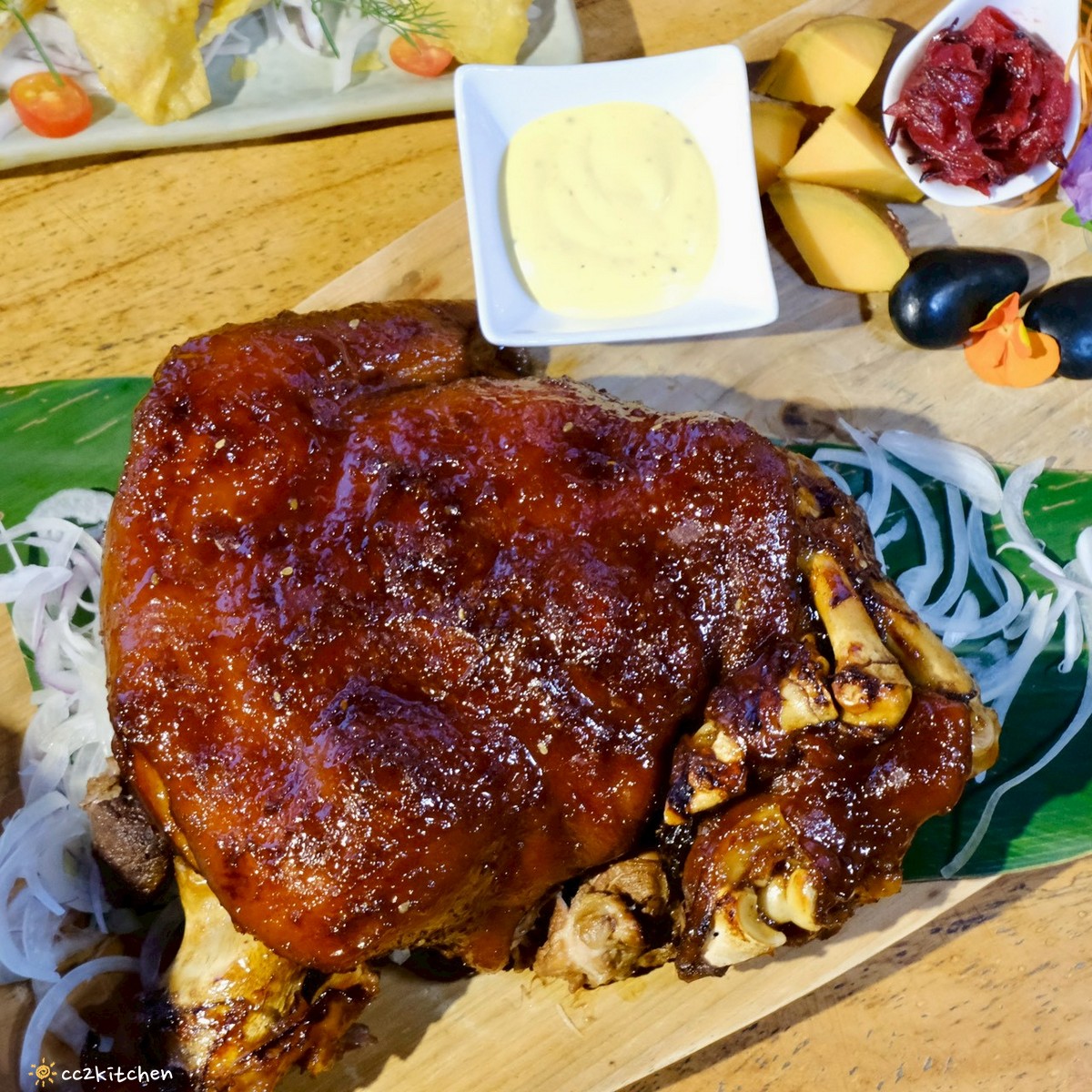 目前台東唯一炭燒野菜羊肉鍋就在「打鹿岸原住民人文主題餐廳-湛藍邊境」！地點鄰近富岡漁港～刺蔥料理、原民美食、海鮮餐廳、海景駐唱一次滿足的台東聚餐好去處！