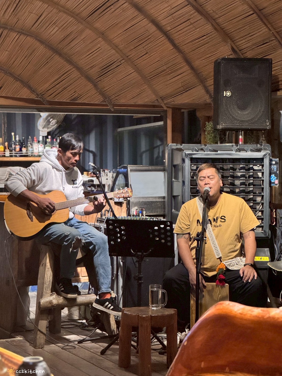 目前台東唯一炭燒野菜羊肉鍋就在「打鹿岸原住民人文主題餐廳-湛藍邊境」！地點鄰近富岡漁港～刺蔥料理、原民美食、海鮮餐廳、海景駐唱一次滿足的台東聚餐好去處！