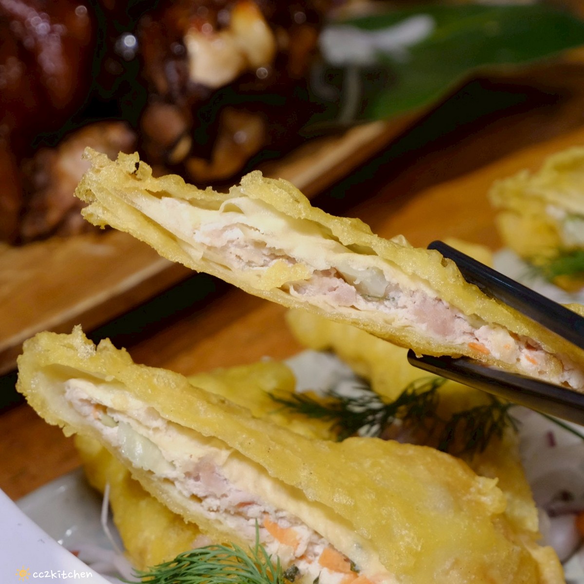 目前台東唯一炭燒野菜羊肉鍋就在「打鹿岸原住民人文主題餐廳-湛藍邊境」！地點鄰近富岡漁港～刺蔥料理、原民美食、海鮮餐廳、海景駐唱一次滿足的台東聚餐好去處！