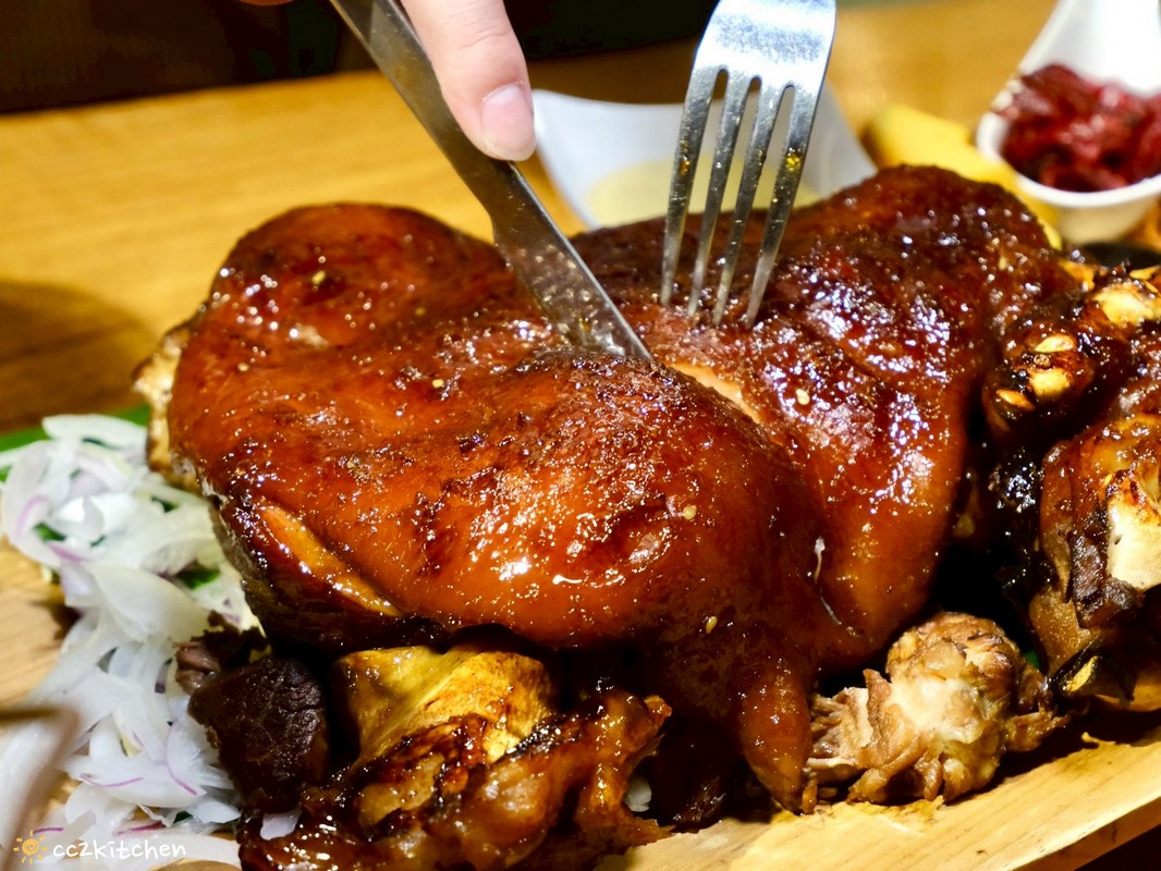 目前台東唯一炭燒野菜羊肉鍋就在「打鹿岸原住民人文主題餐廳-湛藍邊境」！地點鄰近富岡漁港～刺蔥料理、原民美食、海鮮餐廳、海景駐唱一次滿足的台東聚餐好去處！