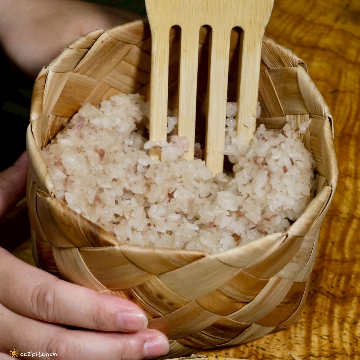 目前台東唯一炭燒野菜羊肉鍋就在「打鹿岸原住民人文主題餐廳-湛藍邊境」！地點鄰近富岡漁港～刺蔥料理、原民美食、海鮮餐廳、海景駐唱一次滿足的台東聚餐好去處！