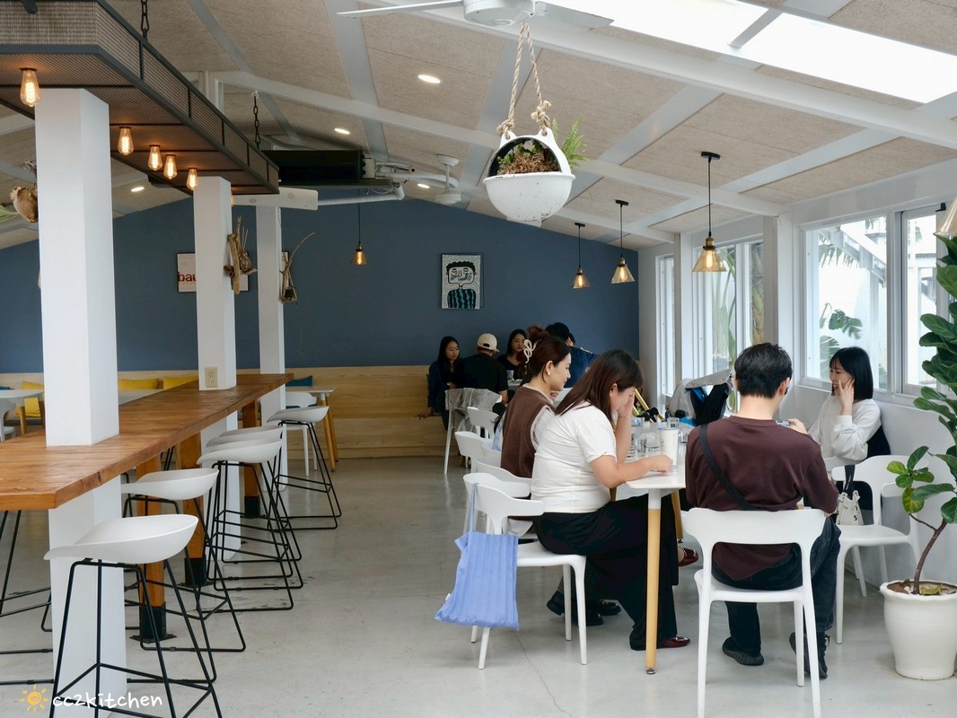 台東成功咖啡廳推薦「椰風浪鼓」純白貨櫃屋、椰林環繞,海邊的世外桃源。 - 第9張圖 台東成功咖啡廳推薦「椰風浪鼓」純白貨櫃屋、椰林環繞,海邊的世外桃源。