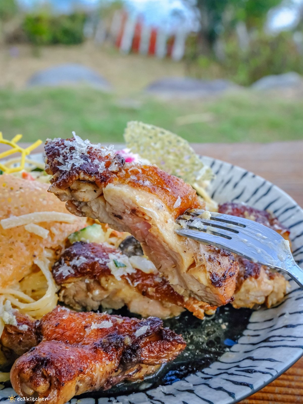 台東成功八邊「里漾餐廳 Lyang」，藏在海岸公路上的海景秘境小餐館！海景第一排，邊吃飯邊看海～義法料理結合在地食材！成功私房口袋名單推薦。