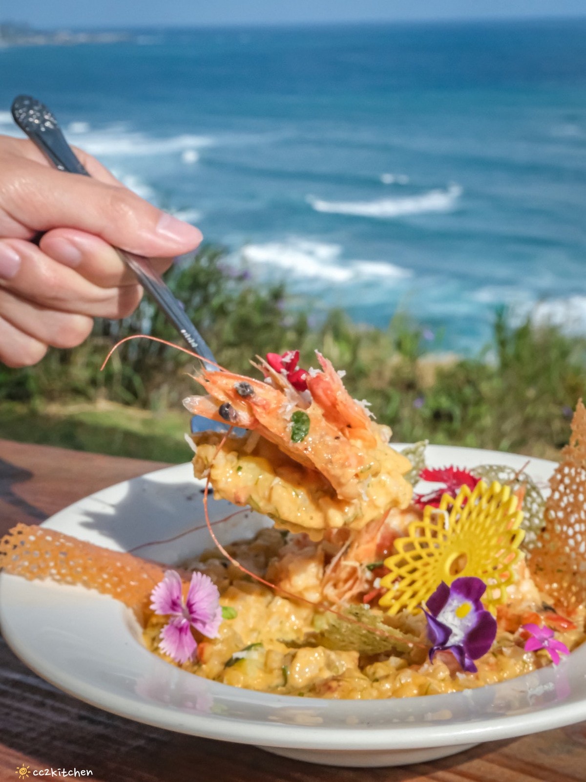 台東成功八邊「里漾餐廳 Lyang」，藏在海岸公路上的海景秘境小餐館！海景第一排，邊吃飯邊看海～義法料理結合在地食材！成功私房口袋名單推薦。