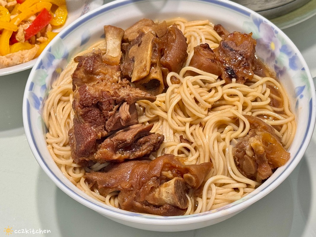 【團購美食開箱】i3Fresh愛上新鮮 x 吳秉承師傅聯名「豪氣食堂青檸蒜香豬腳」開箱！居家日式簡餐、豬腳麵線一次搞定！