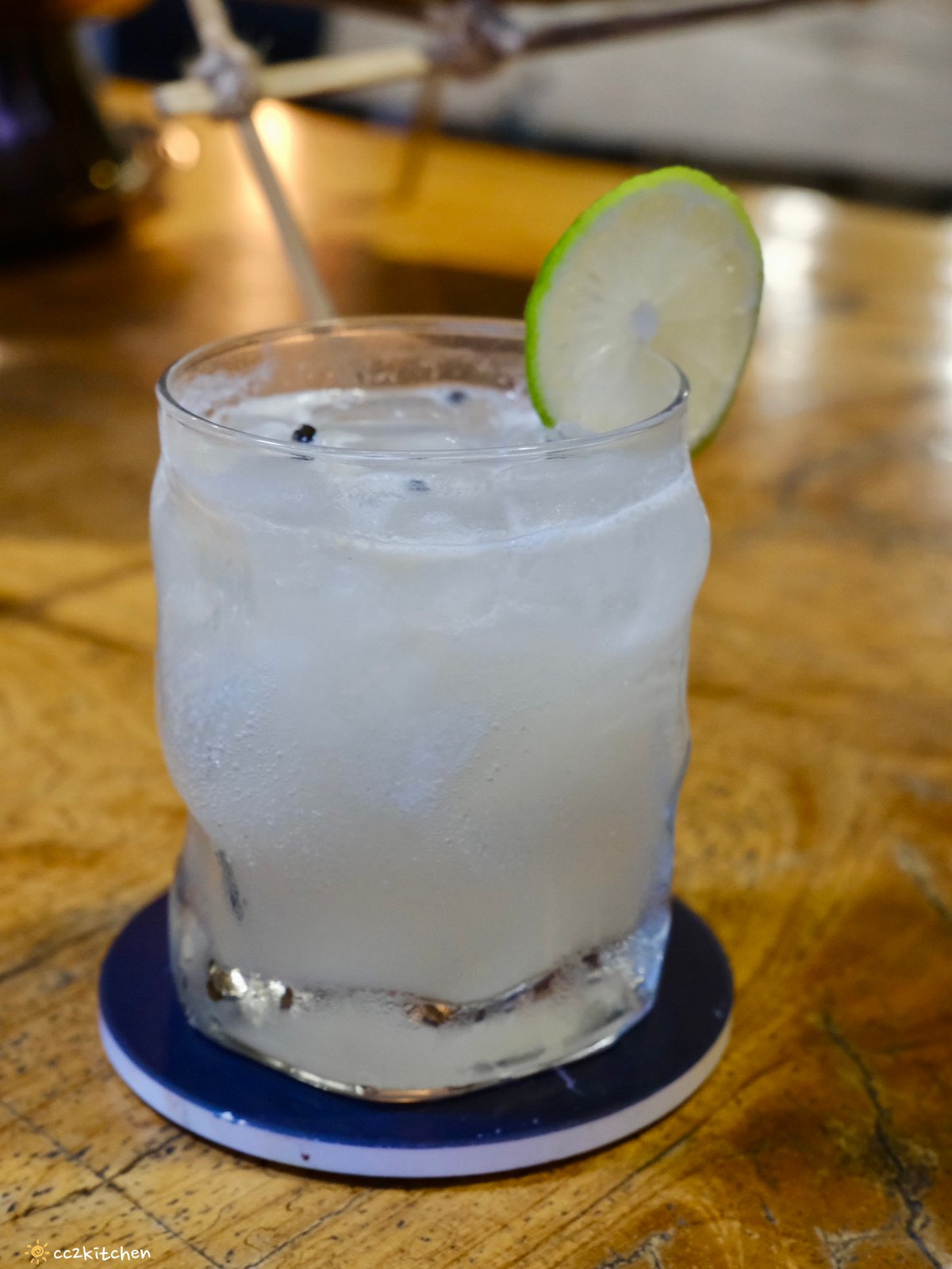 目前台東唯一炭燒野菜羊肉鍋就在「打鹿岸原住民人文主題餐廳-湛藍邊境」！地點鄰近富岡漁港～刺蔥料理、原民美食、海鮮餐廳、海景駐唱一次滿足的台東聚餐好去處！