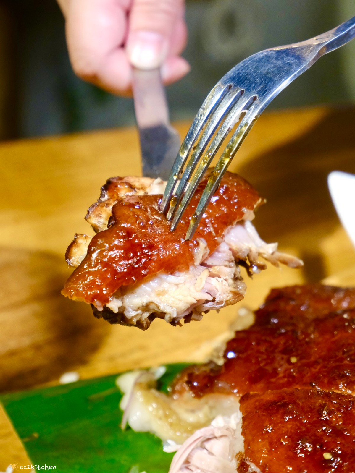 目前台東唯一炭燒野菜羊肉鍋就在「打鹿岸原住民人文主題餐廳-湛藍邊境」！地點鄰近富岡漁港～刺蔥料理、原民美食、海鮮餐廳、海景駐唱一次滿足的台東聚餐好去處！