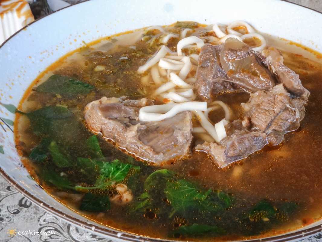 台東成功美食推薦「新海灣牛肉麵-手工蔥花餅」,台11線海景牛肉麵隱藏版小店,半筋半肉紅燒牛肉麵配海景超療癒~ - 第10張圖 台東成功美食推薦「新海灣牛肉麵-手工蔥花餅」,台11線海景牛肉麵隱藏版小店,半筋半肉紅燒牛肉麵配海景超療癒~