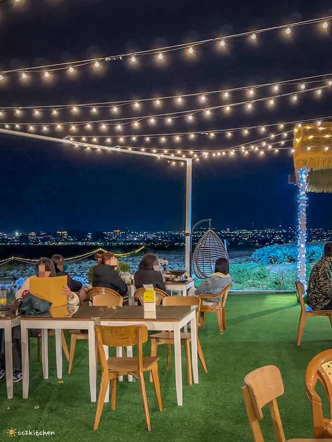 台東最新景觀餐廳「望月坡景觀咖啡廳」開箱~富源半山腰夜景秘境、低消120元就可以不限時用餐+欣賞美美夜景!台東親子友善餐廳、夜晚聚會好去處推薦。 - 第7張圖 台東最新景觀餐廳「望月坡景觀咖啡廳」開箱~富源半山腰夜景秘境、低消120元就可以不限時用餐+欣賞美美夜景!台東親子友善餐廳、夜晚聚會好去處推薦。