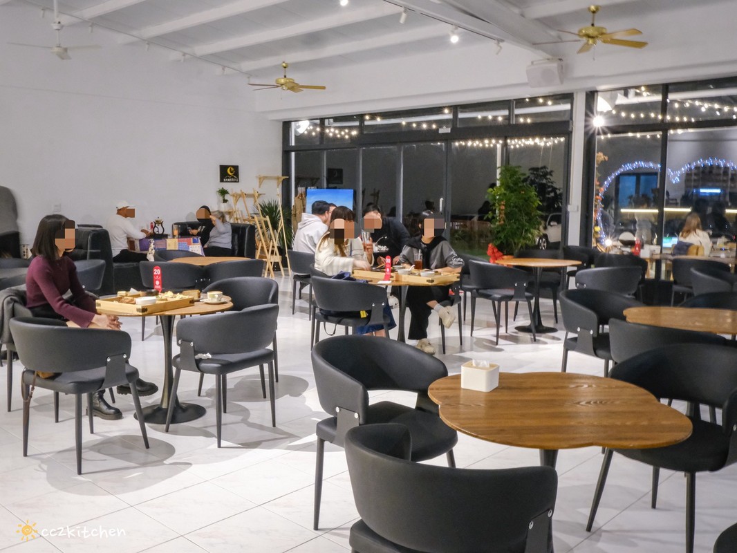 台東最新景觀餐廳「望月坡景觀咖啡廳」開箱~富源半山腰夜景秘境、低消120元就可以不限時用餐+欣賞美美夜景!台東親子友善餐廳、夜晚聚會好去處推薦。 - 第9張圖 台東最新景觀餐廳「望月坡景觀咖啡廳」開箱~富源半山腰夜景秘境、低消120元就可以不限時用餐+欣賞美美夜景!台東親子友善餐廳、夜晚聚會好去處推薦。