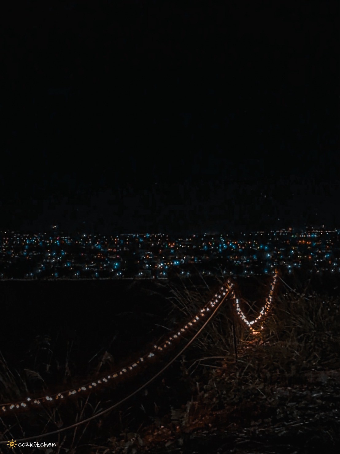 台東最新景觀餐廳「望月坡景觀咖啡廳」開箱~富源半山腰夜景秘境、低消120元就可以不限時用餐+欣賞美美夜景!台東親子友善餐廳、夜晚聚會好去處推薦。 - 第4張圖 台東最新景觀餐廳「望月坡景觀咖啡廳」開箱~富源半山腰夜景秘境、低消120元就可以不限時用餐+欣賞美美夜景!台東親子友善餐廳、夜晚聚會好去處推薦。