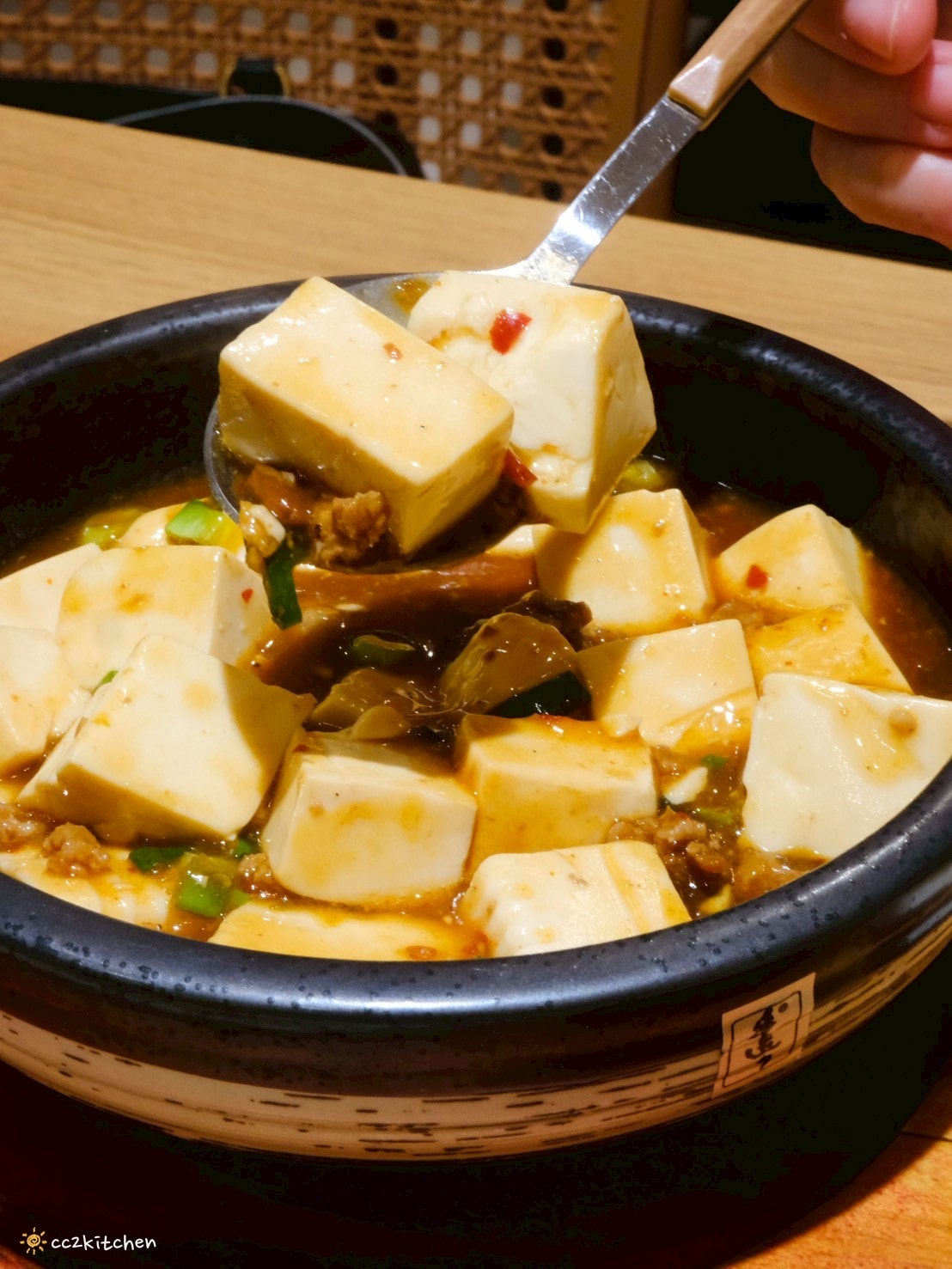 台東市區美食推薦「食年」，新開幕台菜餐館顛覆你對傳統台菜的想像～精緻家常料理經典白飯殺手，午餐可升級個人套餐，一個人也能輕鬆享用的台東聚餐與台東台菜餐廳首選！