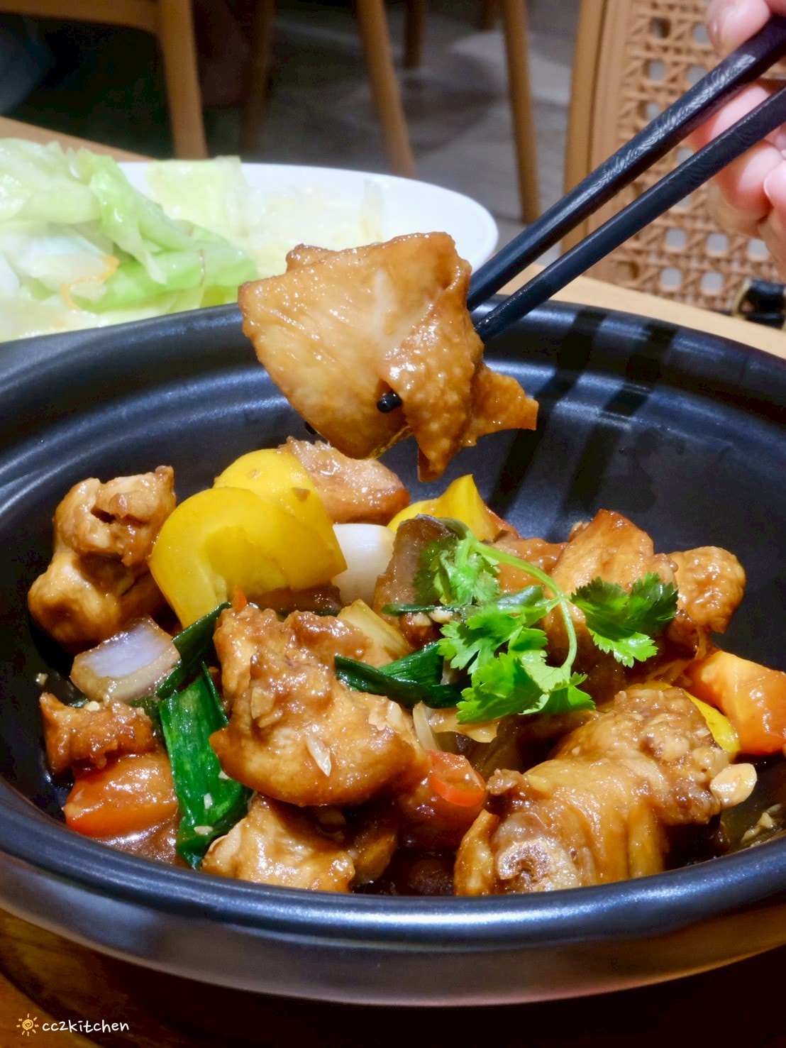 台東市區美食推薦「食年」，新開幕台菜餐館顛覆你對傳統台菜的想像～精緻家常料理經典白飯殺手，午餐可升級個人套餐，一個人也能輕鬆享用的台東聚餐與台東台菜餐廳首選！