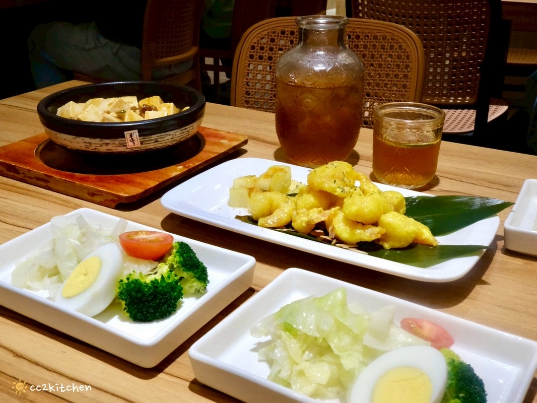 台東市區美食推薦「食年」，新開幕台菜餐館顛覆你對傳統台菜的想像～精緻家常料理經典白飯殺手，午餐可升級個人套餐，一個人也能輕鬆享用的台東聚餐與台東台菜餐廳首選！