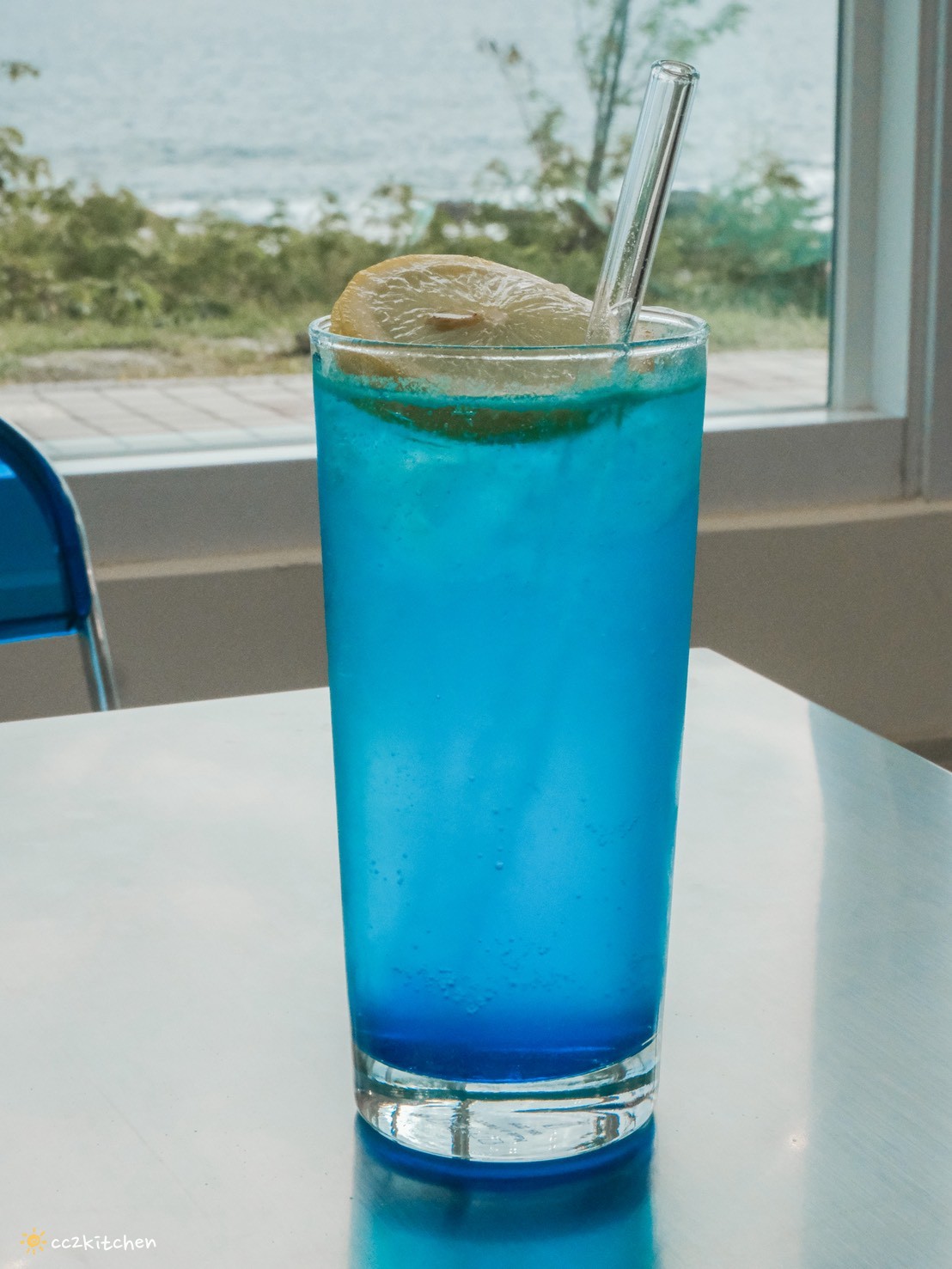 台東新開幕海景咖啡廳推薦！「浪潛水渚橋海洋園區」，坐擁太平洋第一排視角、台東海線必訪下午茶新地標、結合海洋教育與療癒系景觀空間，離市區只需30分鐘。