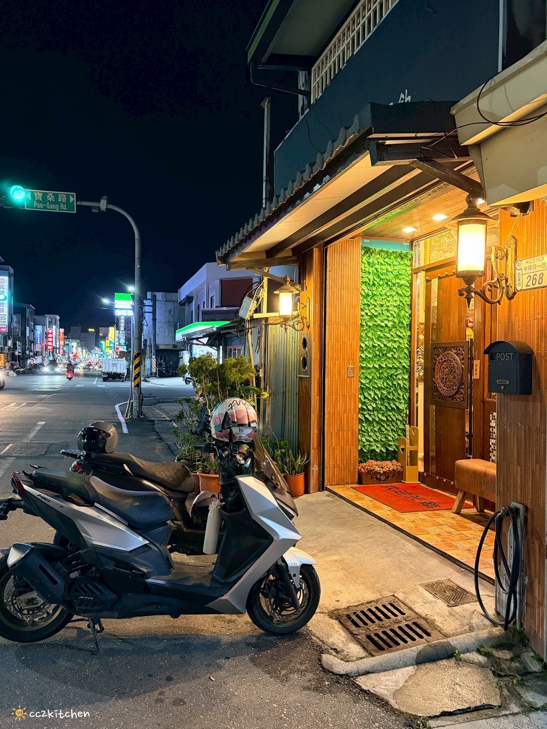台東美食推薦「金采複合式精品&餐飲」，隱身天后宮附近的歐風復古餐廳，必吃台東少見咖哩叻沙湯麵，結合精品選物的異國料理好去處～