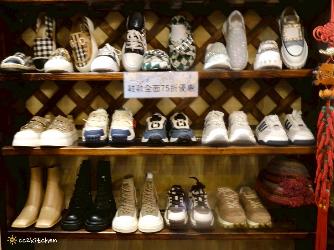 台東美食推薦「金采複合式精品&餐飲」，隱身天后宮附近的歐風復古餐廳，必吃台東少見咖哩叻沙湯麵，結合精品選物的異國料理好去處～