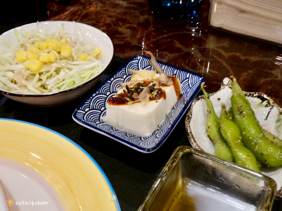 台東美食推薦「金采複合式精品&餐飲」，隱身天后宮附近的歐風復古餐廳，必吃台東少見咖哩叻沙湯麵，結合精品選物的異國料理好去處～