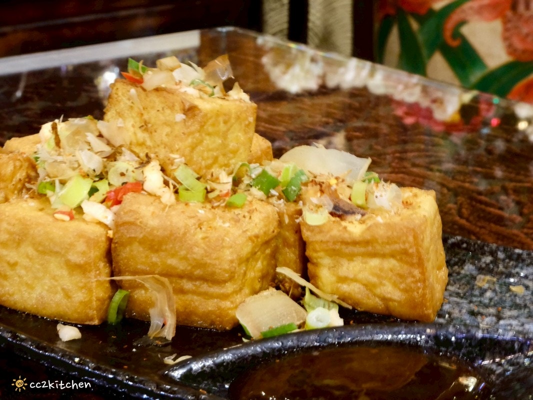 台東美食推薦「金采複合式精品&餐飲」，隱身天后宮附近的歐風復古餐廳，必吃台東少見咖哩叻沙湯麵，結合精品選物的異國料理好去處～