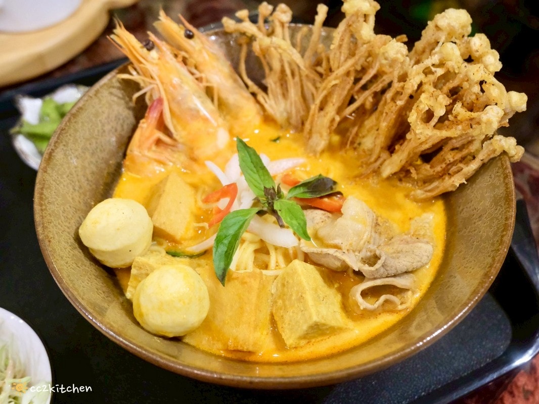 台東美食推薦「金采複合式精品&餐飲」，隱身天后宮附近的歐風復古餐廳，必吃台東少見咖哩叻沙湯麵，結合精品選物的異國料理好去處～