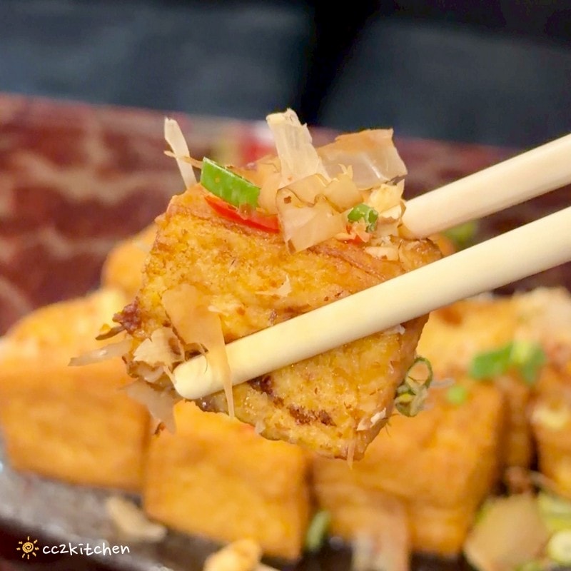 台東美食推薦「金采複合式精品&餐飲」，隱身天后宮附近的歐風復古餐廳，必吃台東少見咖哩叻沙湯麵，結合精品選物的異國料理好去處～