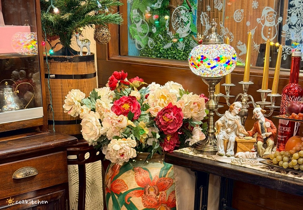 台東美食推薦「金采複合式精品&餐飲」，隱身天后宮附近的歐風復古餐廳，必吃台東少見咖哩叻沙湯麵，結合精品選物的異國料理好去處～