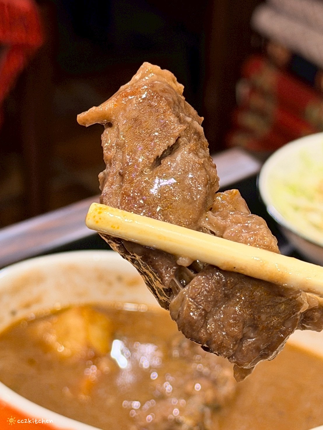 台東美食推薦「金采複合式精品&餐飲」，隱身天后宮附近的歐風復古餐廳，必吃台東少見咖哩叻沙湯麵，結合精品選物的異國料理好去處～