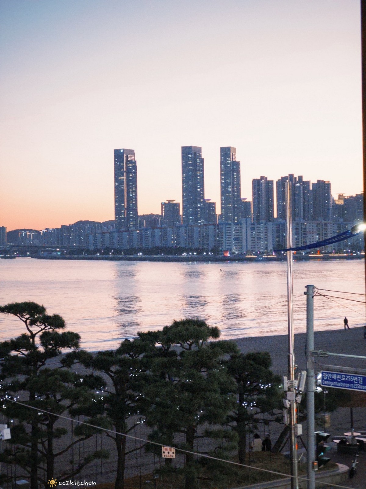 【2026韓國釜山自由行攻略】六天五夜兩萬有找玩釜山！海景美食咖啡廳、必去打卡景點、廣安里海景住宿，超簡單交通指南一次看～