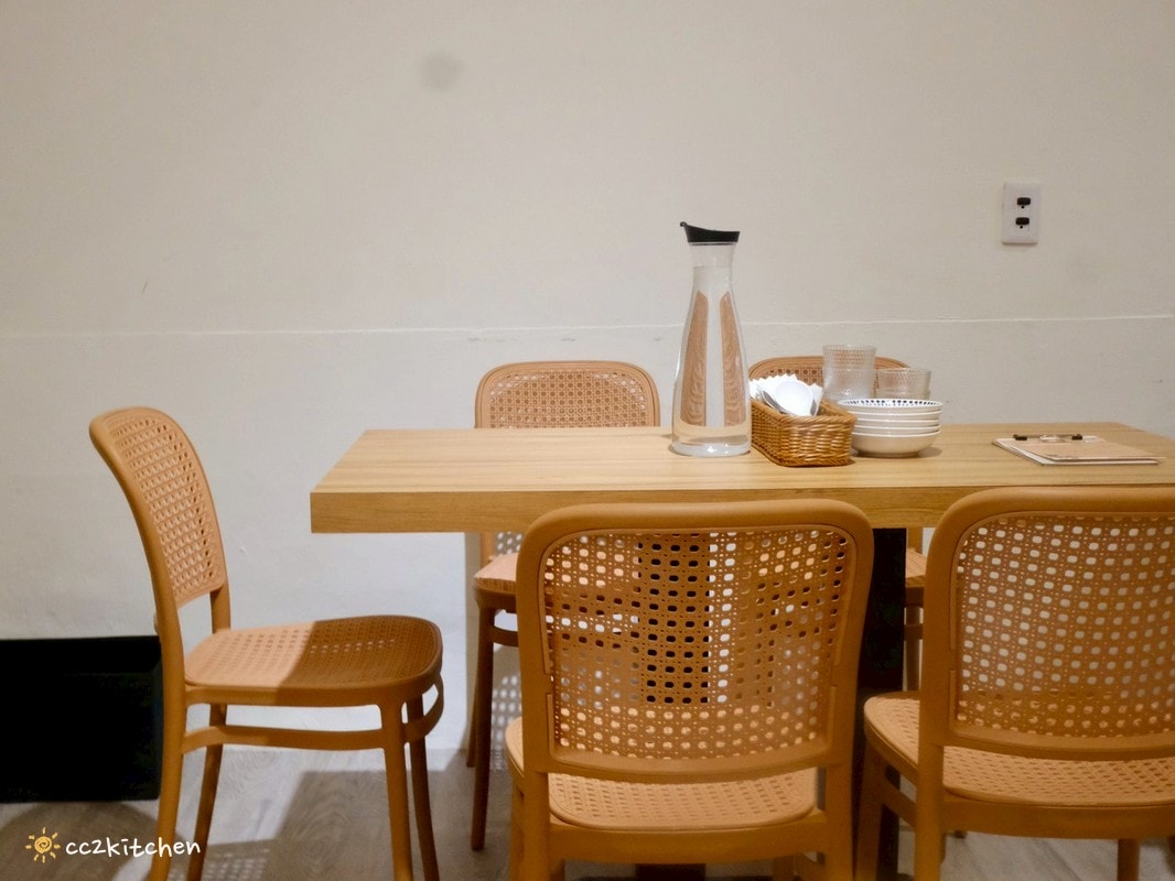 台東市區美食推薦「食年」，新開幕台菜餐館顛覆你對傳統台菜的想像～精緻家常料理經典白飯殺手，午餐可升級個人套餐，一個人也能輕鬆享用的台東聚餐與台東台菜餐廳首選！