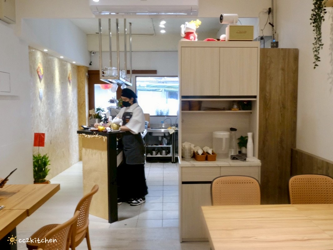 台東市區美食推薦「食年」，新開幕台菜餐館顛覆你對傳統台菜的想像～精緻家常料理經典白飯殺手，午餐可升級個人套餐，一個人也能輕鬆享用的台東聚餐與台東台菜餐廳首選！