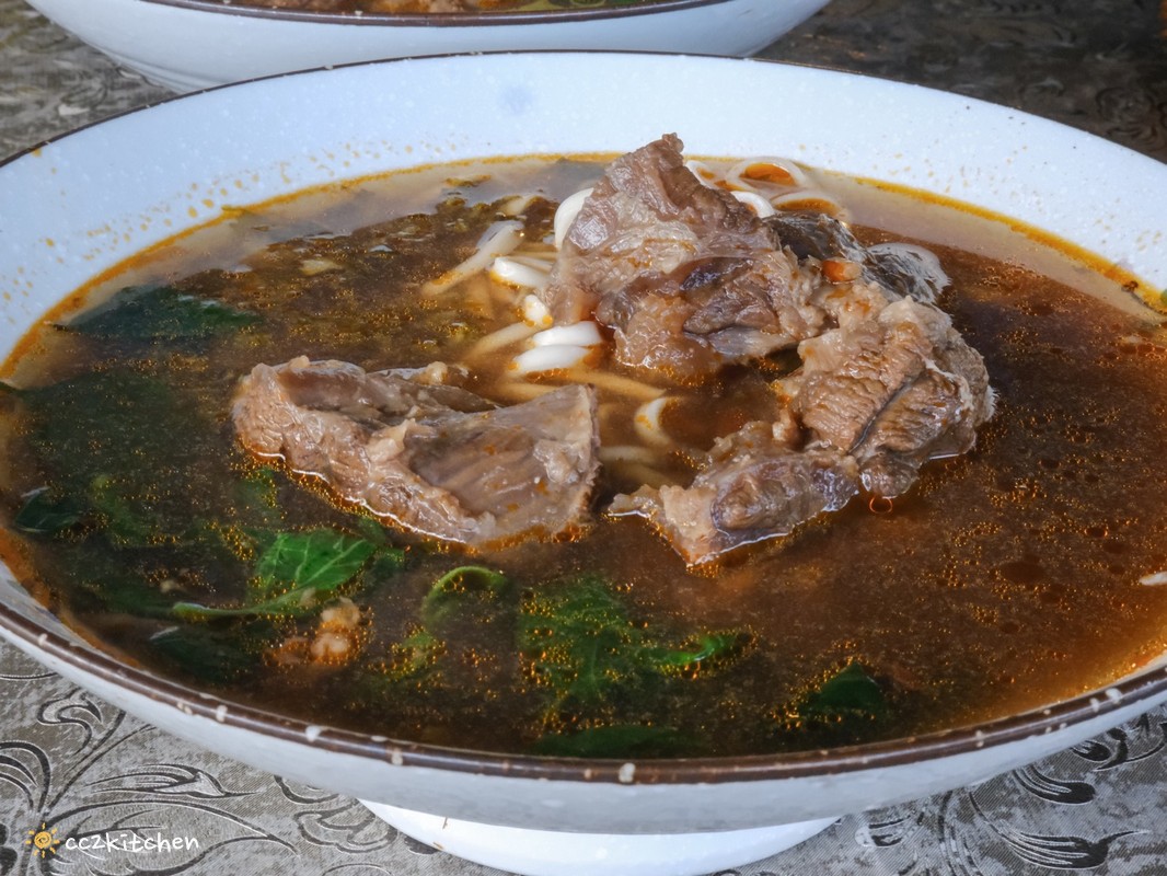 台東成功美食推薦「新海灣牛肉麵-手工蔥花餅」,台11線海景牛肉麵隱藏版小店,半筋半肉紅燒牛肉麵配海景超療癒~ - 第11張圖 台東成功美食推薦「新海灣牛肉麵-手工蔥花餅」,台11線海景牛肉麵隱藏版小店,半筋半肉紅燒牛肉麵配海景超療癒~