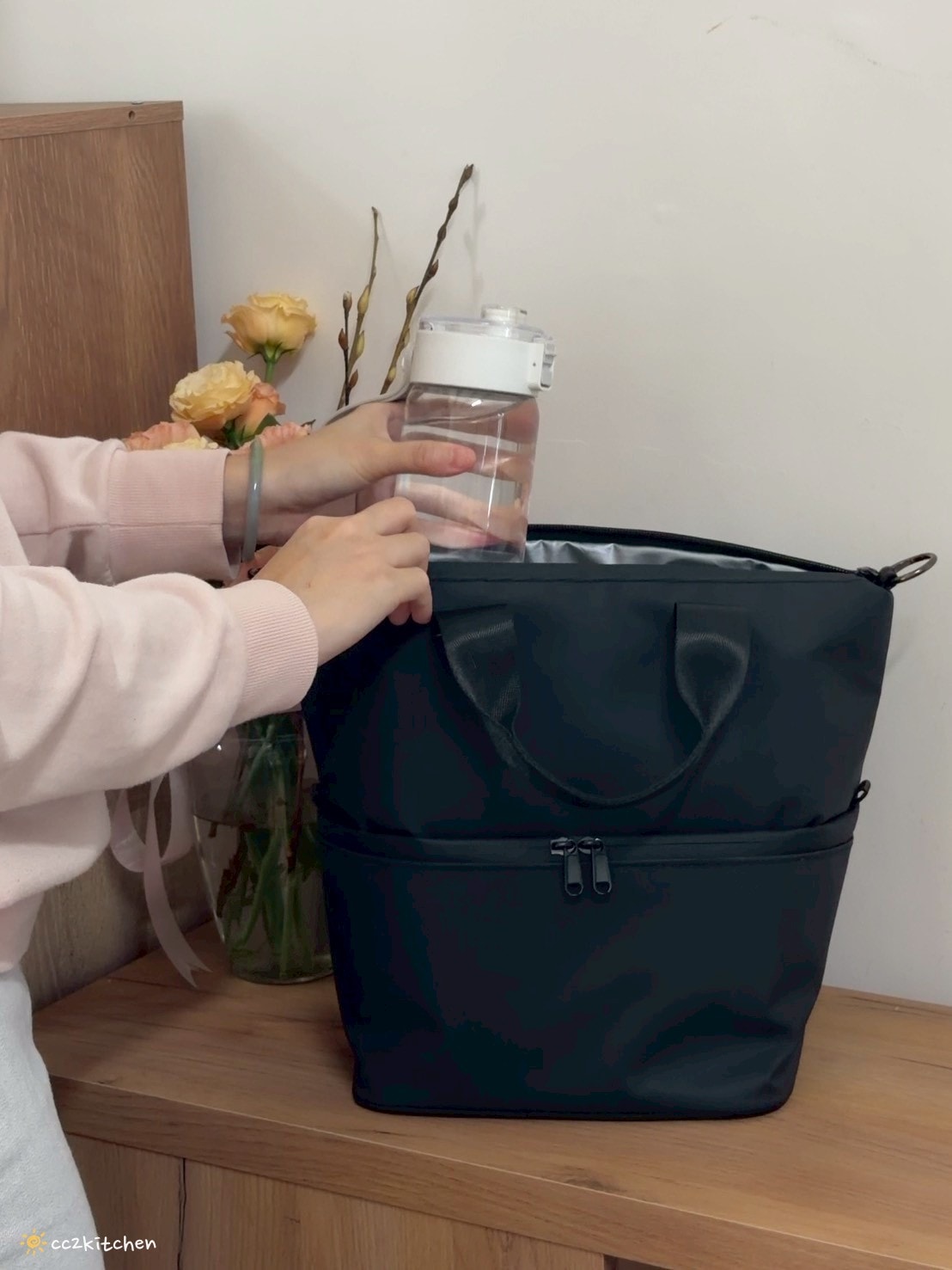 【上班族必備好物推薦】LiFE RiCH 富川創造「Loft Tote 城市隨行包」開箱！上班通勤、日常外出一包搞定～分層收納、防水保溫、帶便當不混味！