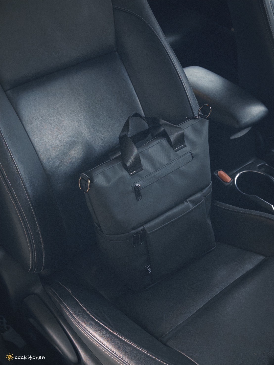 【上班族必備好物推薦】LiFE RiCH 富川創造「Loft Tote 城市隨行包」開箱！上班通勤、日常外出一包搞定～分層收納、防水保溫、帶便當不混味！