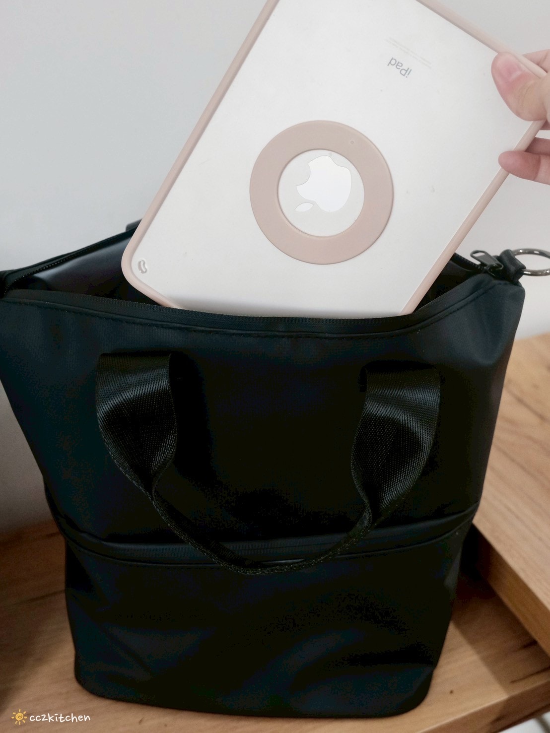 【上班族必備好物推薦】LiFE RiCH 富川創造「Loft Tote 城市隨行包」開箱！上班通勤、日常外出一包搞定～分層收納、防水保溫、帶便當不混味！